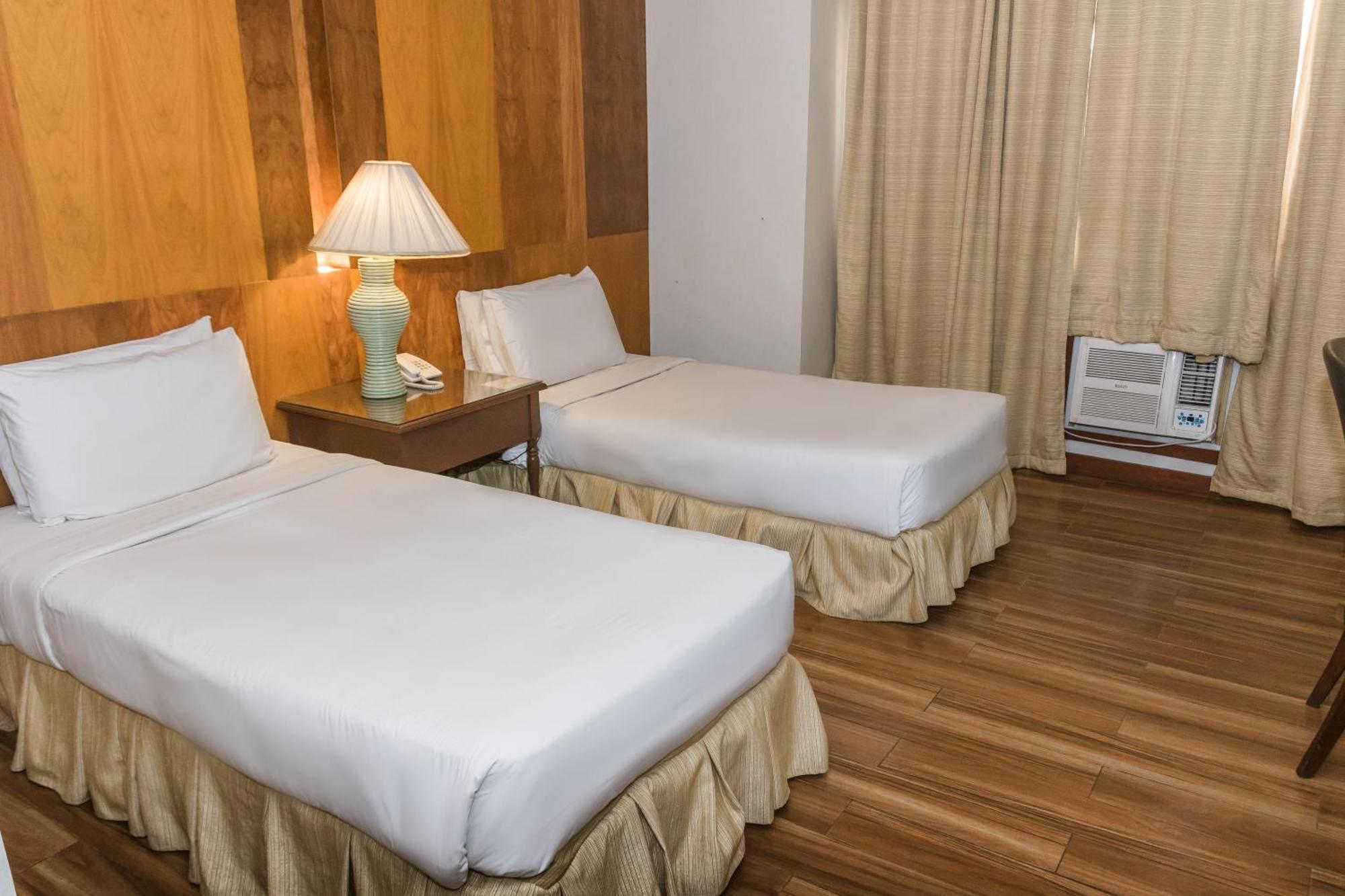 La Fiesta Hotel Iloilo City Kültér fotó