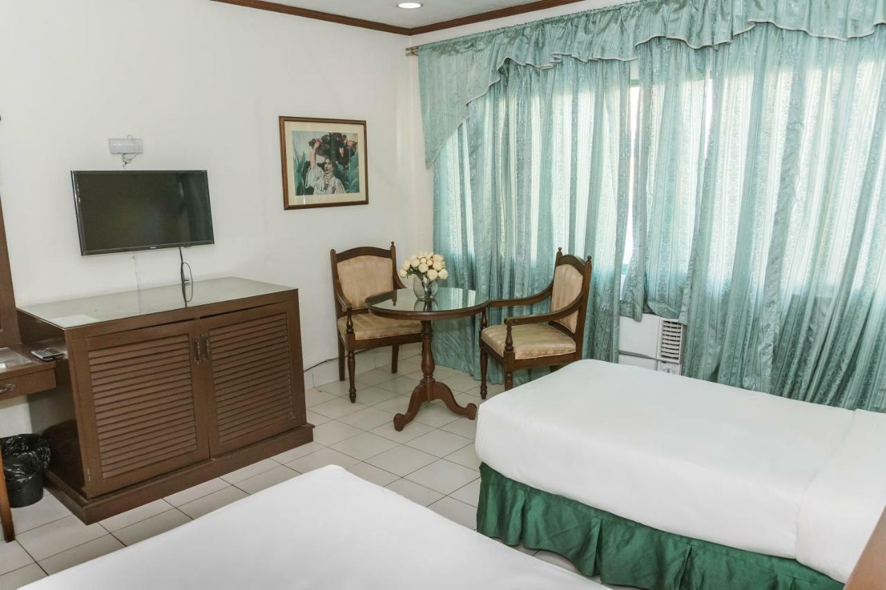La Fiesta Hotel Iloilo City Kültér fotó