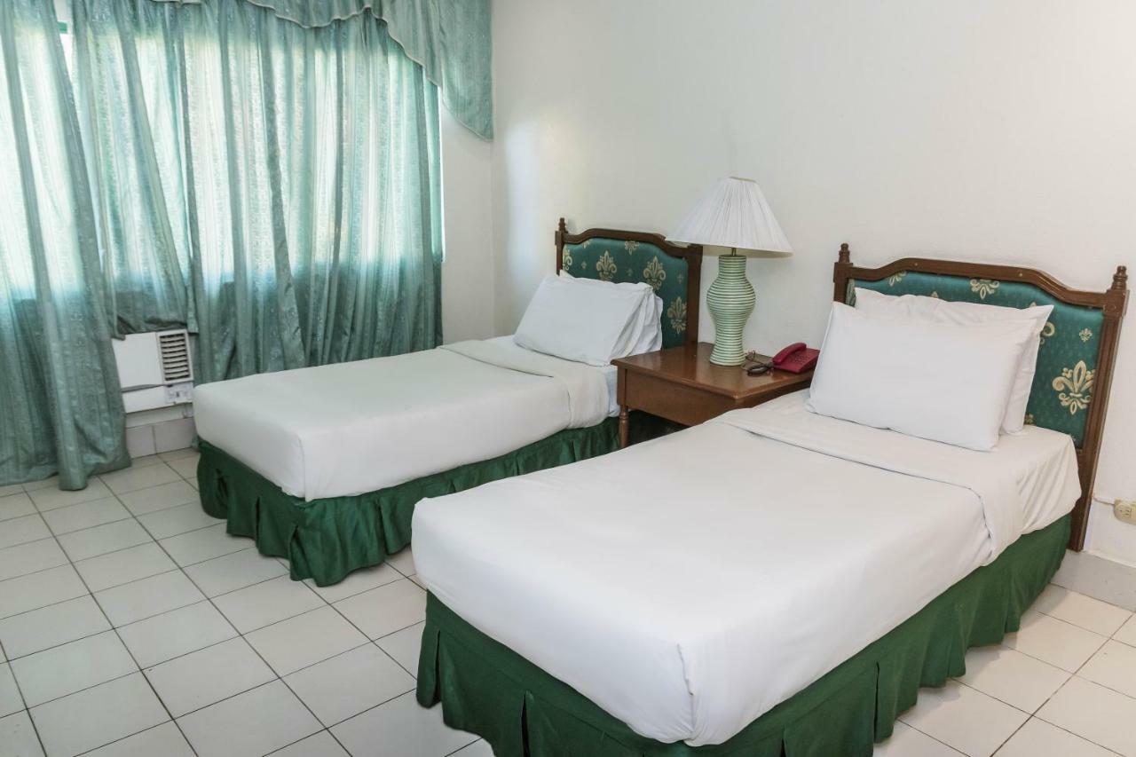 La Fiesta Hotel Iloilo City Kültér fotó