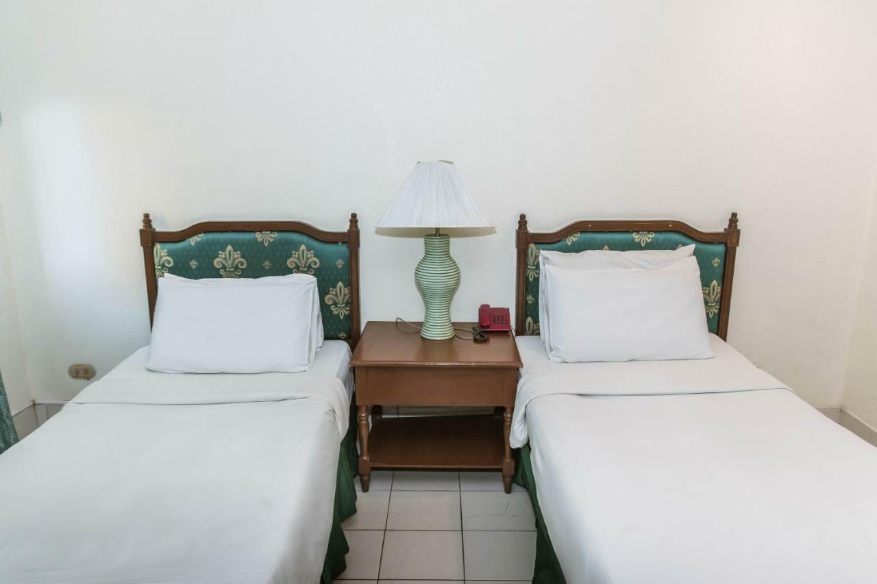 La Fiesta Hotel Iloilo City Kültér fotó