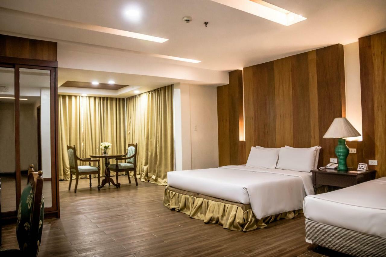 La Fiesta Hotel Iloilo City Kültér fotó