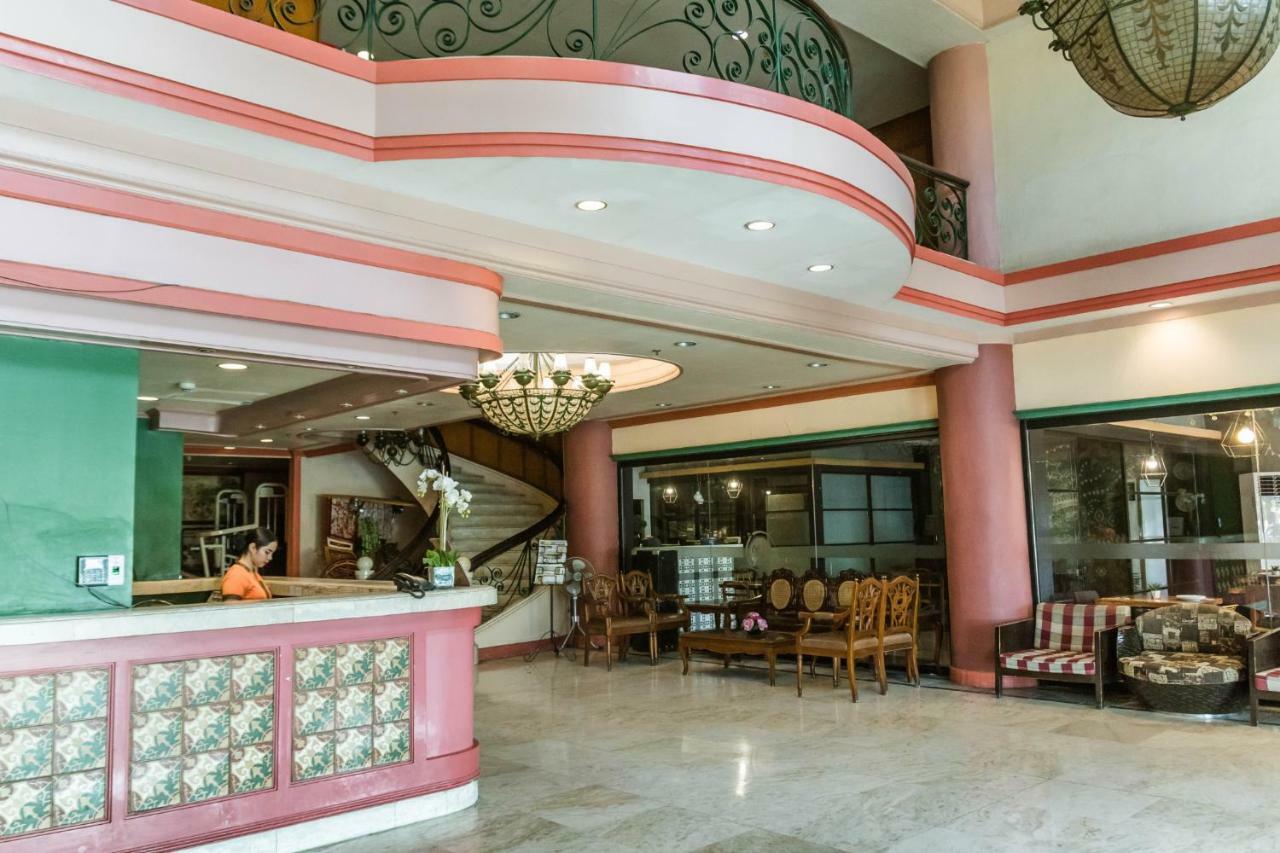 La Fiesta Hotel Iloilo City Kültér fotó